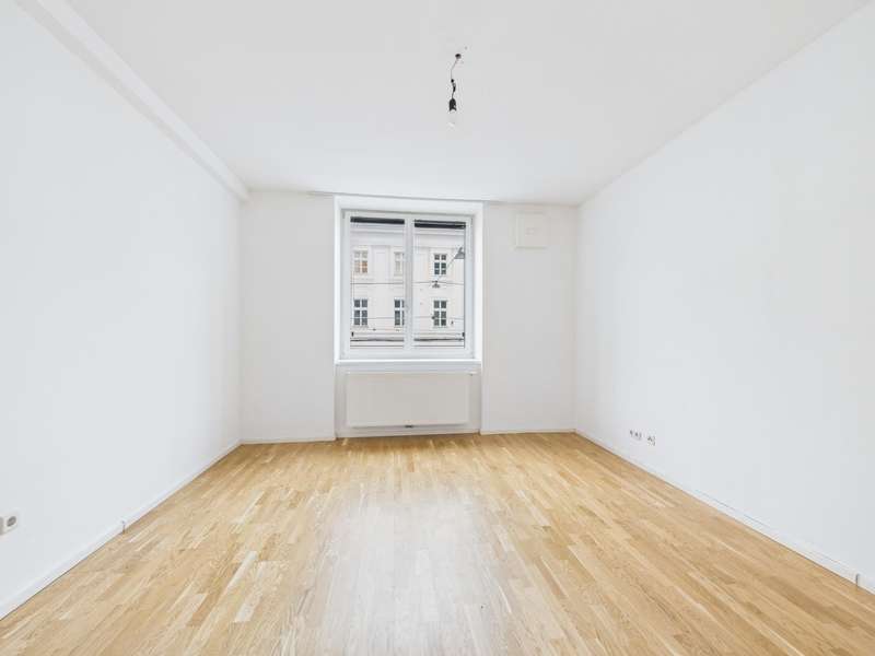 CAM04191G0-PR0076-STILL014