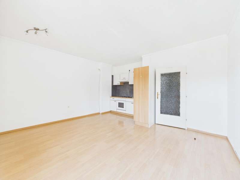 CAM04191G0-PR0056-STILL006