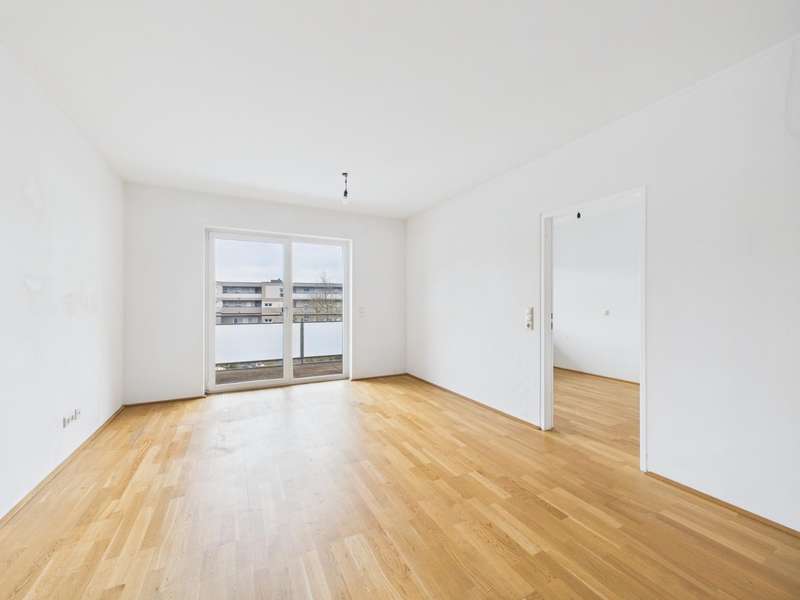 CAM04191G0-PR0078-STILL001