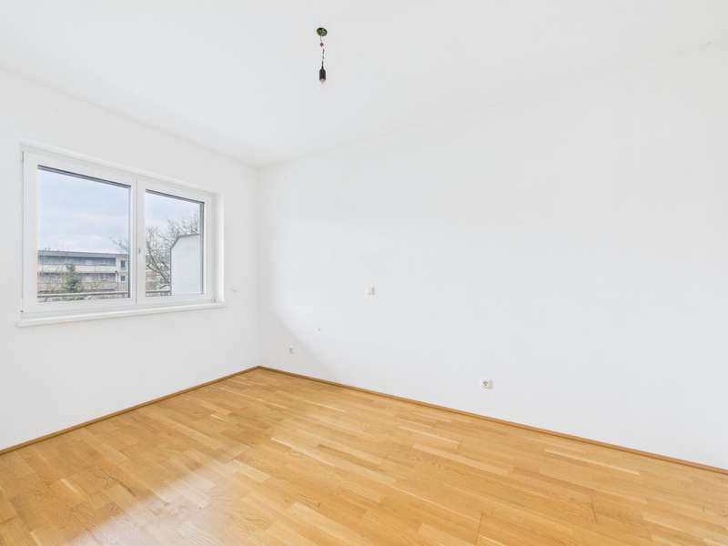 CAM04191G0-PR0078-STILL003