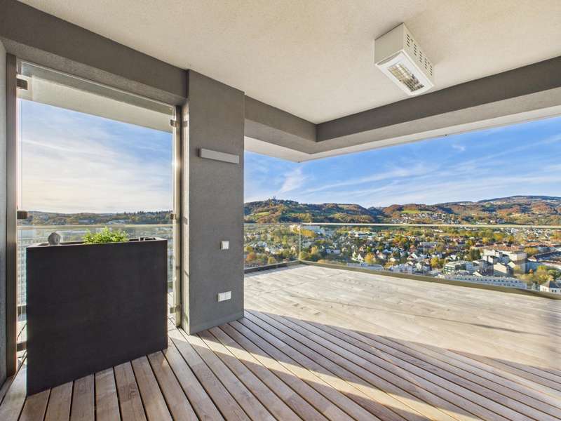 CAM04191G0-PR0068-STILL001