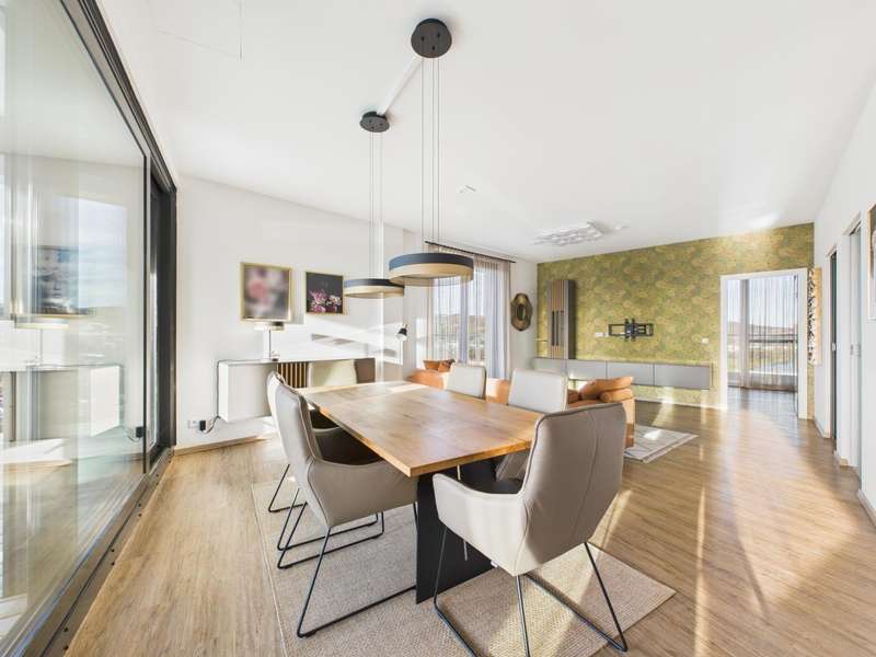 CAM04191G0-PR0068-STILL011