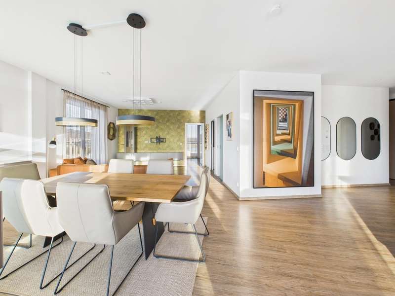 CAM04191G0-PR0068-STILL028