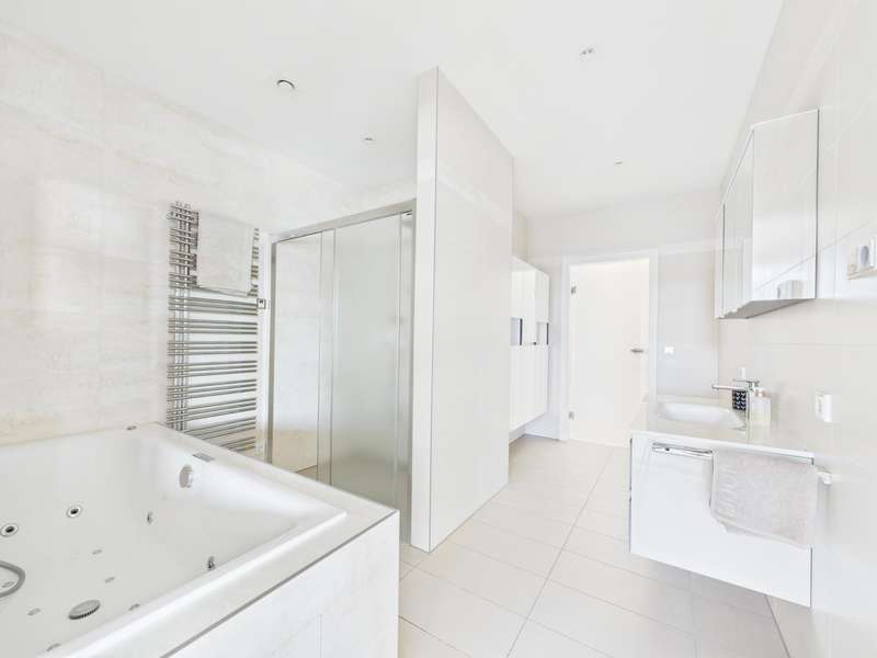 CAM04191G0-PR0068-STILL012