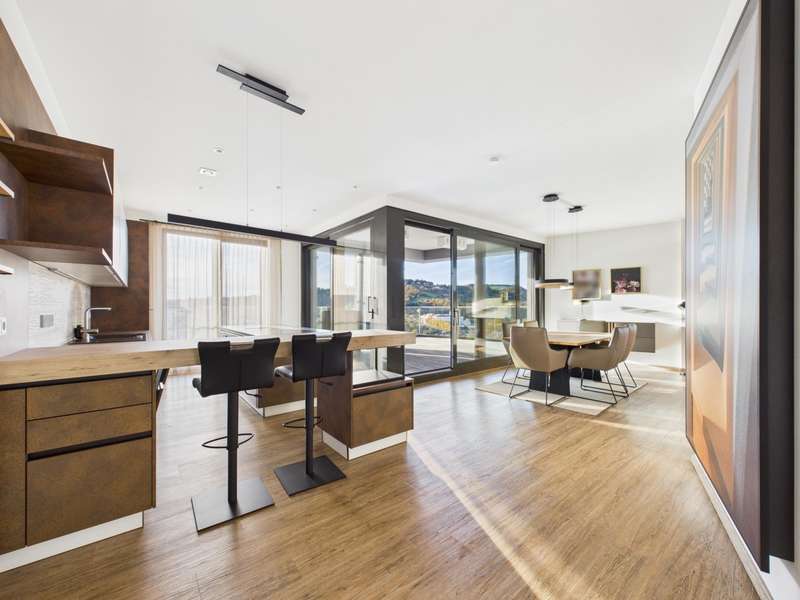 CAM04191G0-PR0068-STILL026