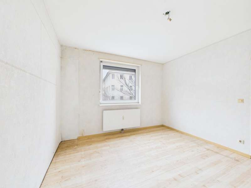 CAM04191G0-PR0072-STILL002