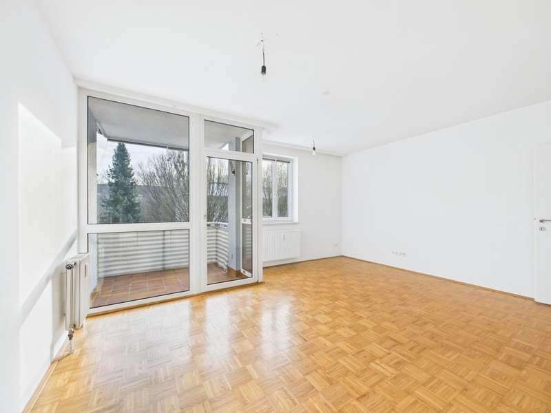 CAM04191G0-PR0077-STILL007