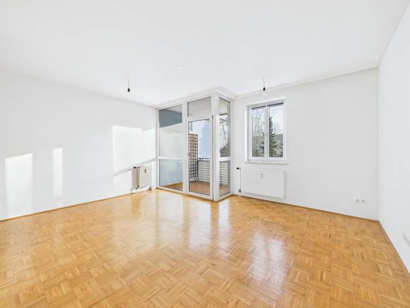 CAM04191G0-PR0077-STILL018