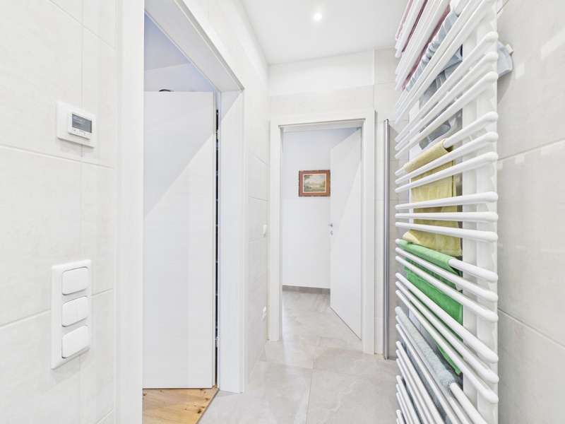 CAM04191G0-PR0080-STILL005