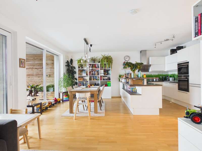 CAM04191G0-PR0084-STILL003