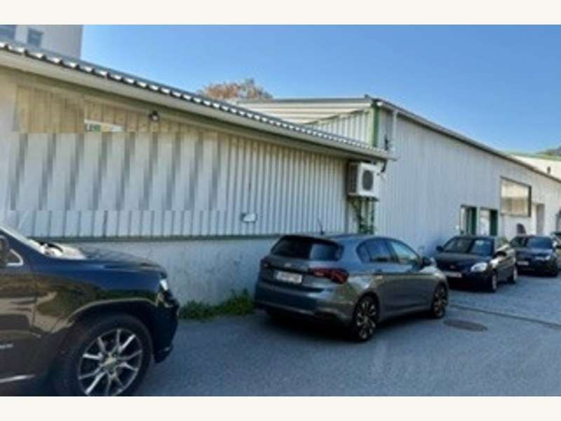 Seite mit Parkplatz