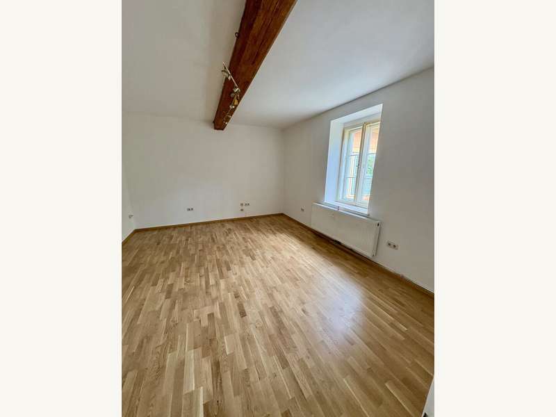 Mietwohnung Graz: Zimmer mit neuem Boden und frisch gemalt Zimmer mit neuem Boden und frisch gemalt