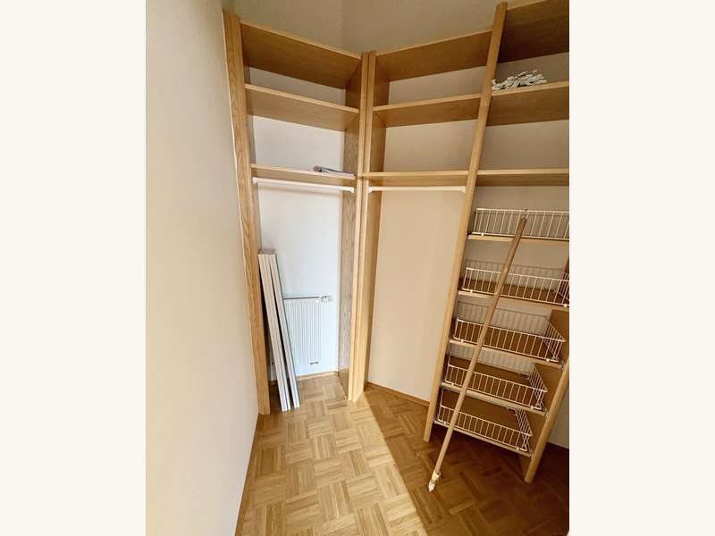 Dachgeschosswohnung Graz: Schrankraum Schrankraum