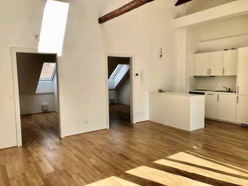 Penthouse Graz: Blick zu den 2 Zimmern Blick zu den 2 Zimmern