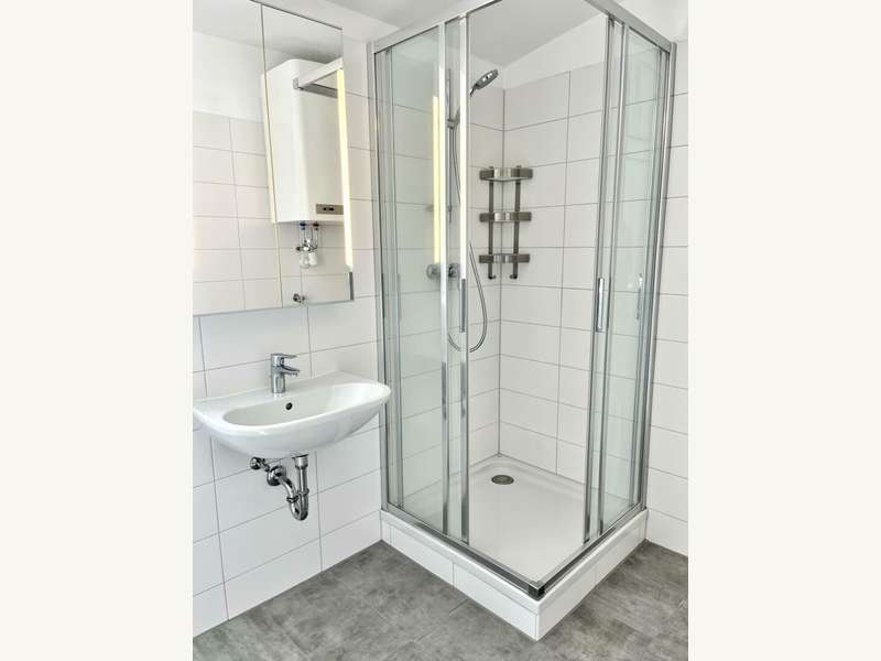 Penthouse Graz: Bad mit Spiegelschrank, Dusche, ... Bad mit Spiegelschrank, Dusche, ...