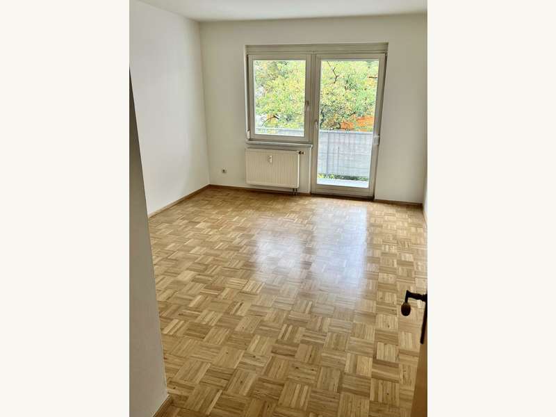 Mietwohnung Graz: Schlafzimmer mit Balkon Schlafzimmer mit Balkon