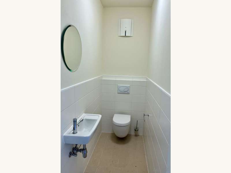 WC mit Handwaschbecken