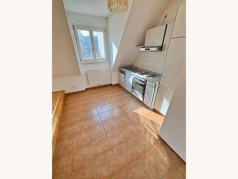 Küche mit kl. Essbereich