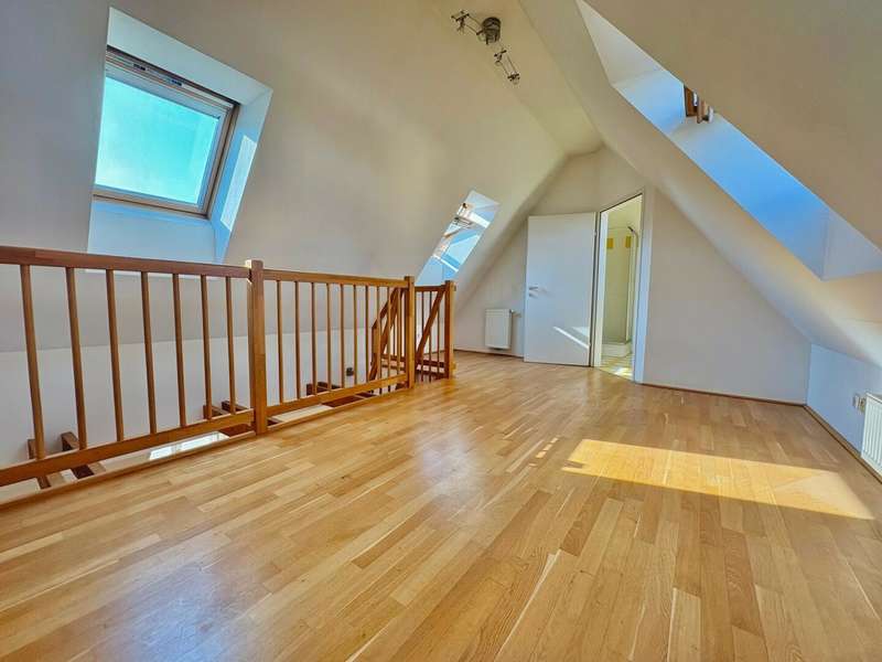 sonniger Galerieraum