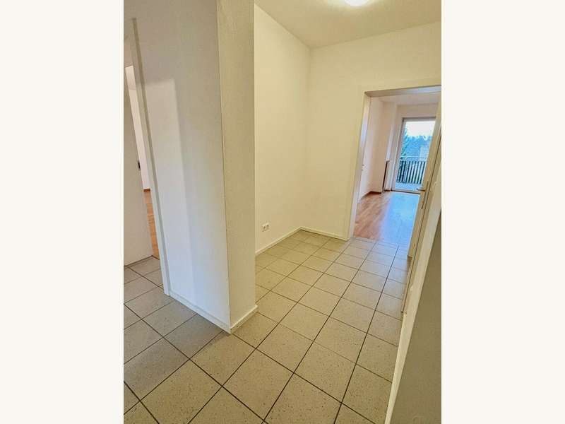 Mietwohnung Graz: Vorzimmer-Gang zum Schlafzimmer und WC Vorzimmer-Gang zum Schlafzimmer und WC