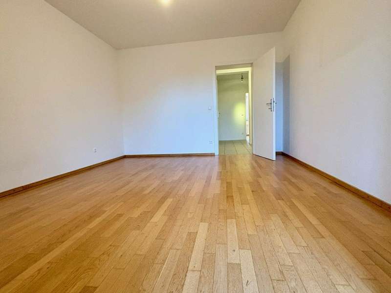 Mietwohnung Graz: Blick ins Schlafzimmer (von Terrasse) Blick ins Schlafzimmer (von Terrasse)