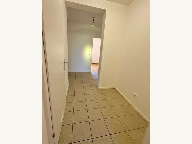 Mietwohnung Graz: Vorzimmer-Gang mit Nische / Stauraum Vorzimmer-Gang mit Nische / Stauraum