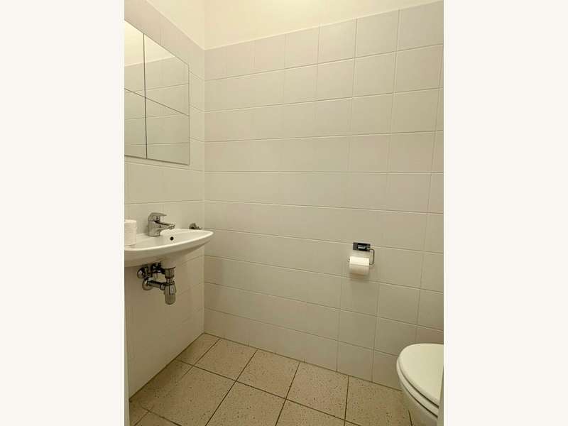 Mietwohnung Graz: WC mit Handwaschbecken WC mit Handwaschbecken