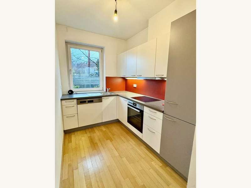 Mietwohnung Graz: möblierte Küche mit Fenster möblierte Küche mit Fenster