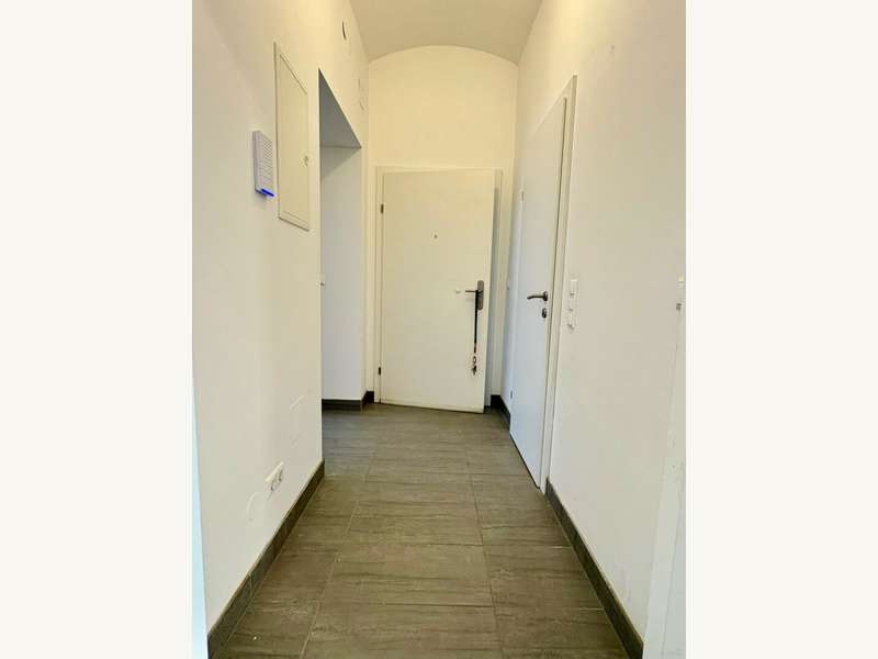 Vorraum Blick zum Zimmer 1 und Bad