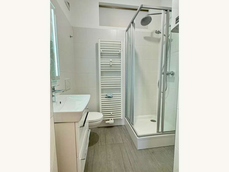 Bad mit Dusche, WC und...