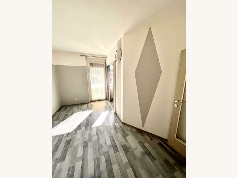 Wohnzimmer mit Ausgang auf die Loggia