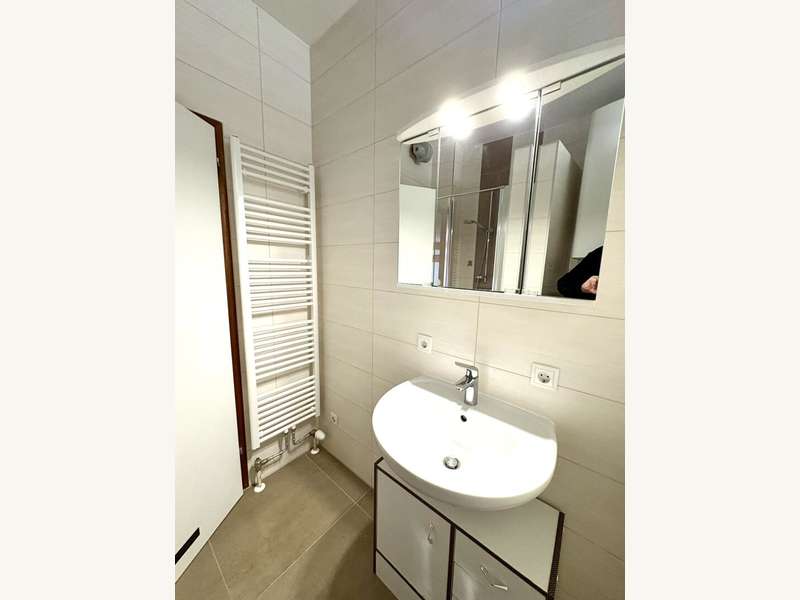 Mietwohnung Graz: Bad mit Sprossenheizkörper Bad mit Sprossenheizkörper