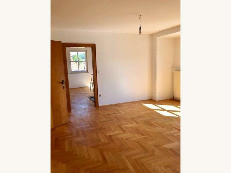 Wohnzimmer mit Zugang zum Schlafzimmer 1