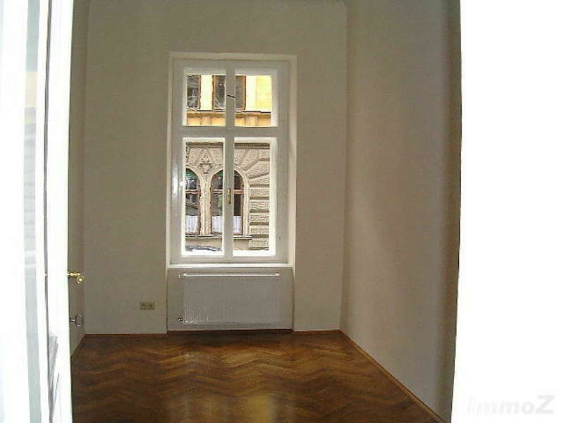 Mietwohnung Graz: Zimmer straßenseitig Zimmer straßenseitig