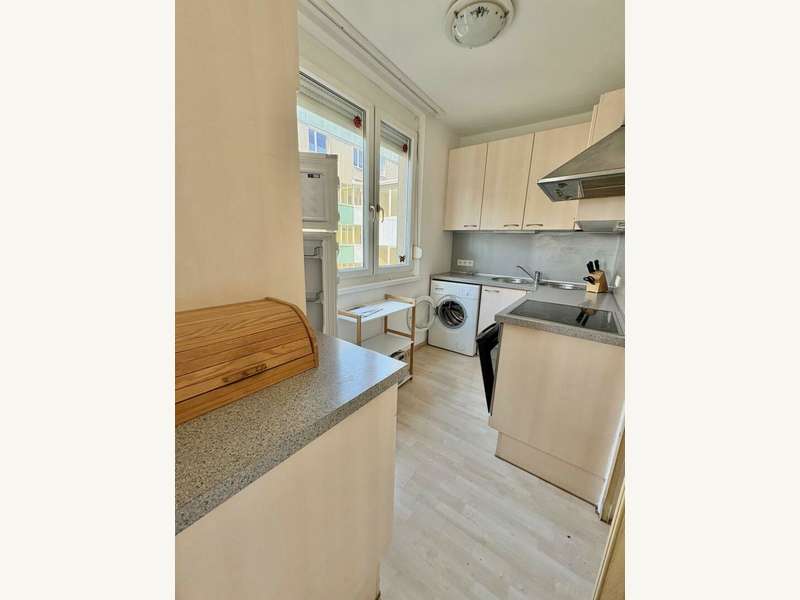 Mietwohnung Graz: möblierte Küche mit Waschmaschine möblierte Küche mit Waschmaschine