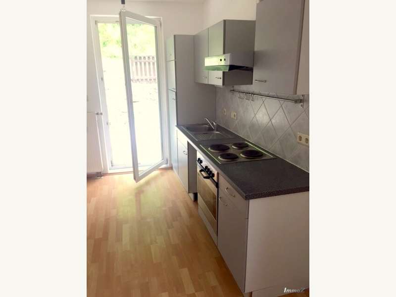 Küche mit Ausgang zur Terrasse