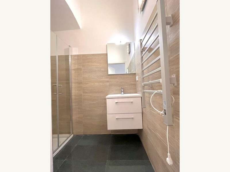 Mietwohnung Graz: Bad mit Dusche Bad mit Dusche