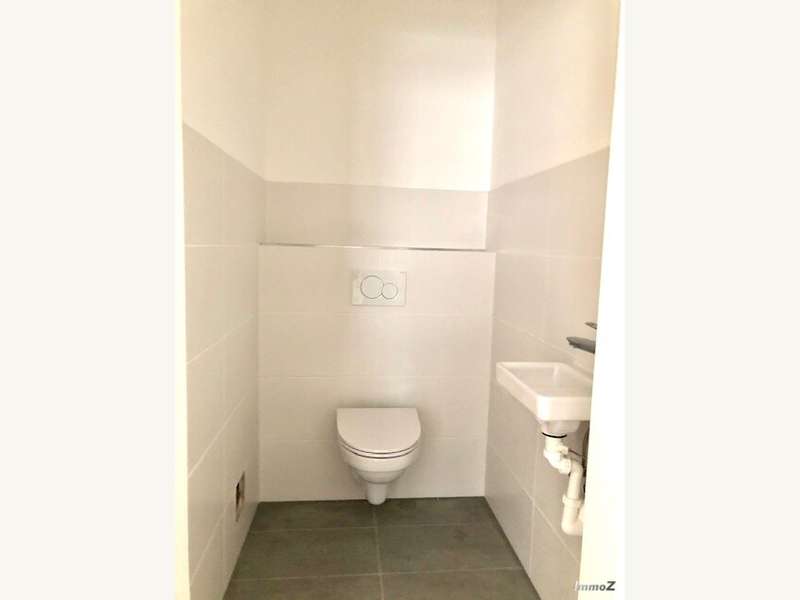 extra WC mit Waschbecken