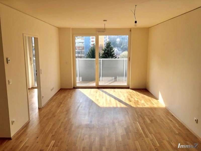 Mietwohnung Graz: Wohnzimmer mit Ausgang auf die West-Terrasse Wohnzimmer mit Ausgang auf die West-Terrasse