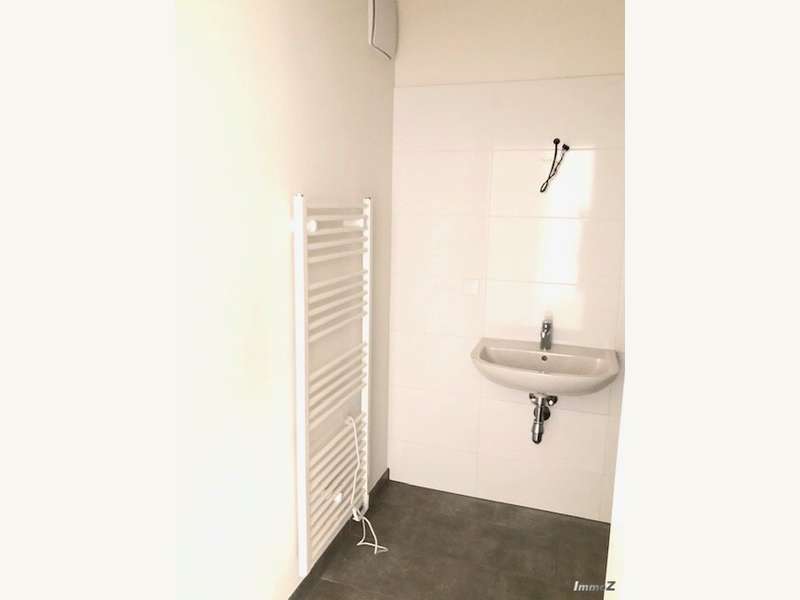 Mietwohnung Graz: Bad mit Handtuchtrockner und... Bad mit Handtuchtrockner und...