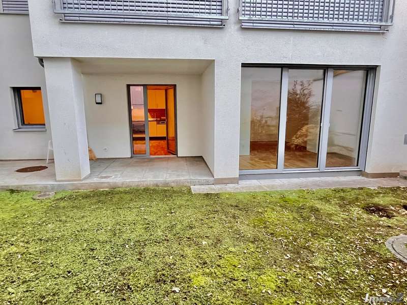 Mietwohnung Graz: Blick vom Garten zum Wohn- und Schlafzimmer Blick vom Garten zum Wohn- und Schlafzimmer