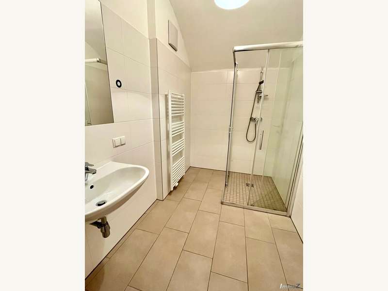 Mietwohnung Graz: Bad mit Dusche Bad mit Dusche