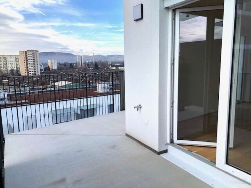 Penthouse Graz: 2 Ausgänge auf die 23 m² Terrasse (SW-Ausrichtung) 2 Ausgänge auf die 23 m² Terrasse (SW-Ausrichtung)