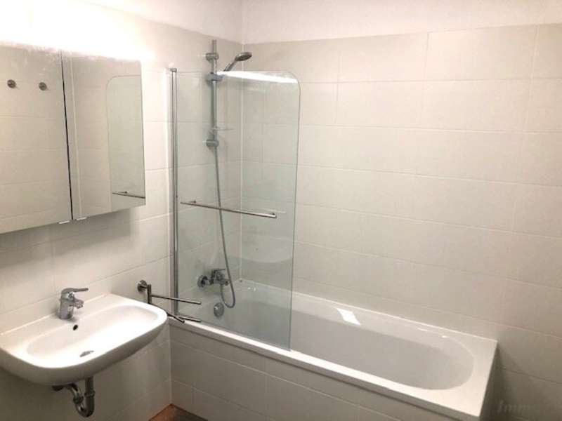 Penthouse Graz: Bad mit Wanne und ... Bad mit Wanne und ...