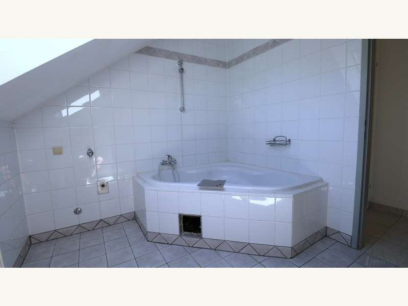 Mietwohnung Graz: Eckbadewann im Bad Eckbadewann im Bad