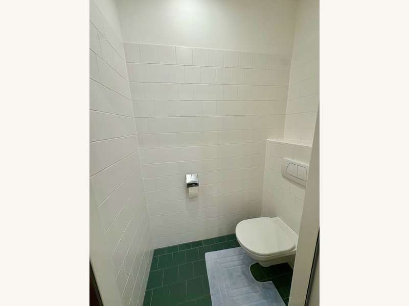 separates WC