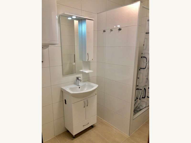 Mietwohnung Graz: Bad mit Dusche und WC Bad mit Dusche und WC