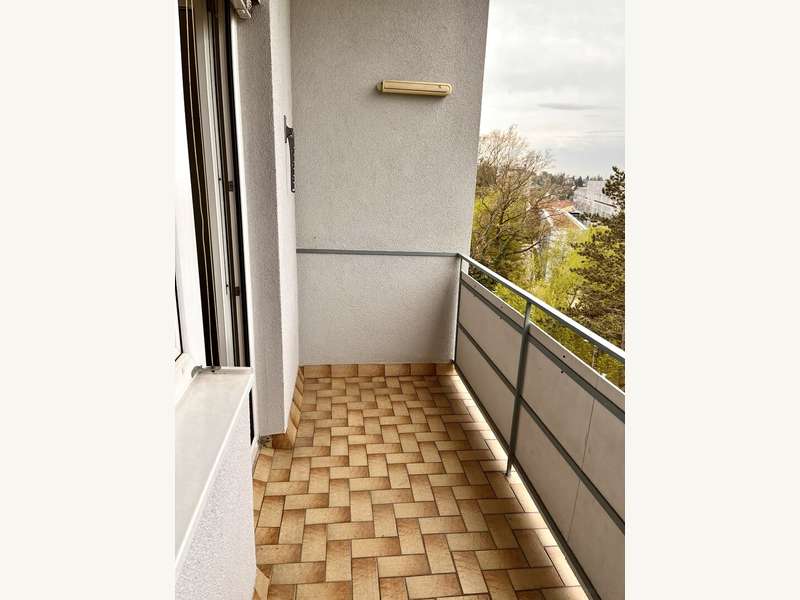 Dachgeschosswohnung Graz: Balkon Balkon