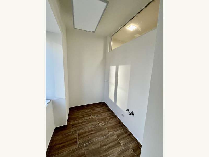 Wohn-Schlafzimmer mit franz. Balkon