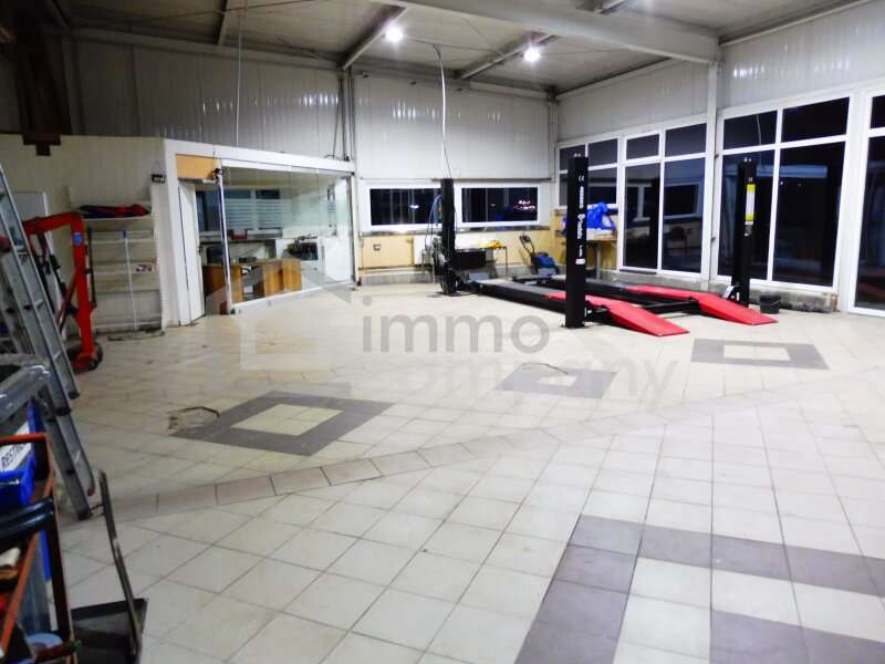 Ausstellraum 6T Hebebühne